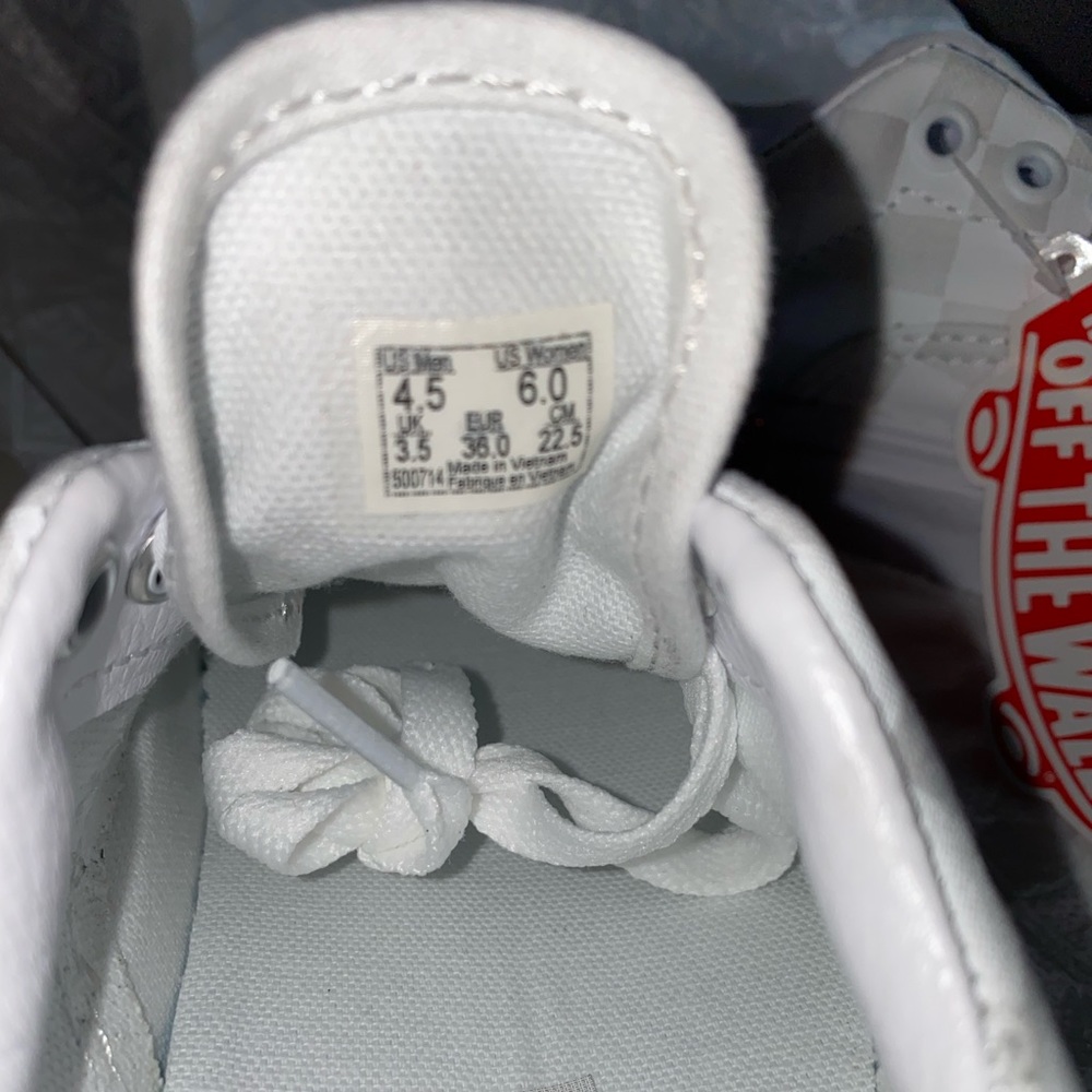 Vans - Picture 8 of 9
